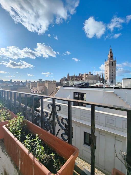Lovely 1-Bedroom Loft With Terrace. Amazing View. 塞维利亚 外观 照片
